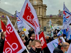 Rassemblement devant le Sénat contre la loi 3DS